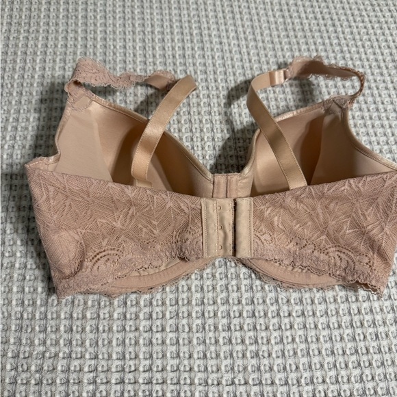 Wacoal Cream T-Shirt Bra with Molded Cups - Picture 3 of 3